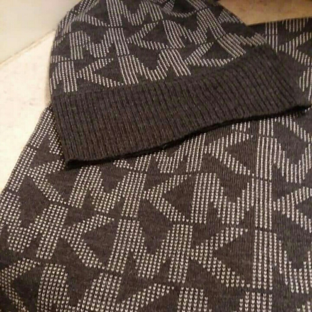 Micheal Kors Hat & scarf 2pc set